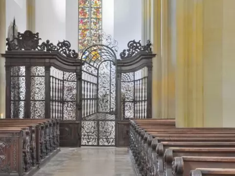 Rechtes Seitenschiff in St. Ulrich und Afra mit Blick Richtung Westen