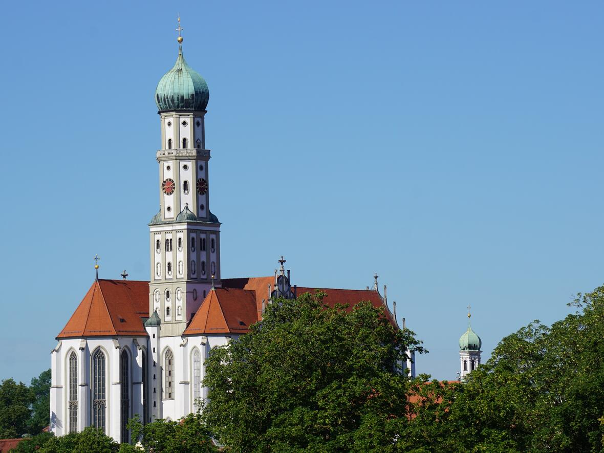 Die Basilika St. Ulrich und Afra, Ansicht von Nord-Osten. (Foto: Karin Demartin)
