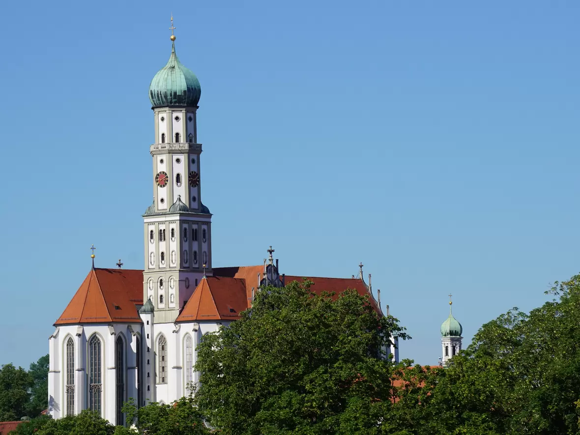 Die Basilika St. Ulrich und Afra, Ansicht von Nord-Osten. (Foto: Karin Demartin)
