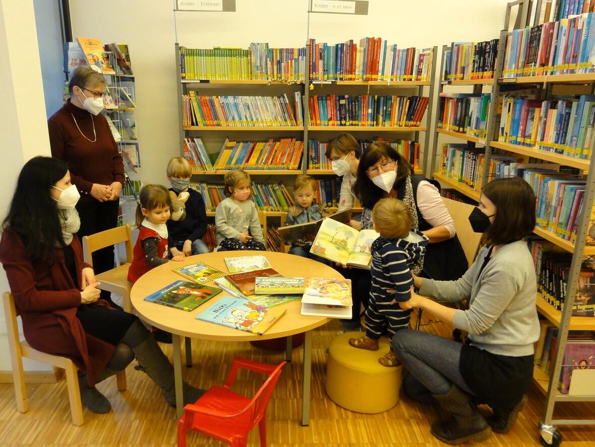 In unserer Bücherei gibt es auch Vorlesetage mit Kindern (Foto: Büchereiteam)