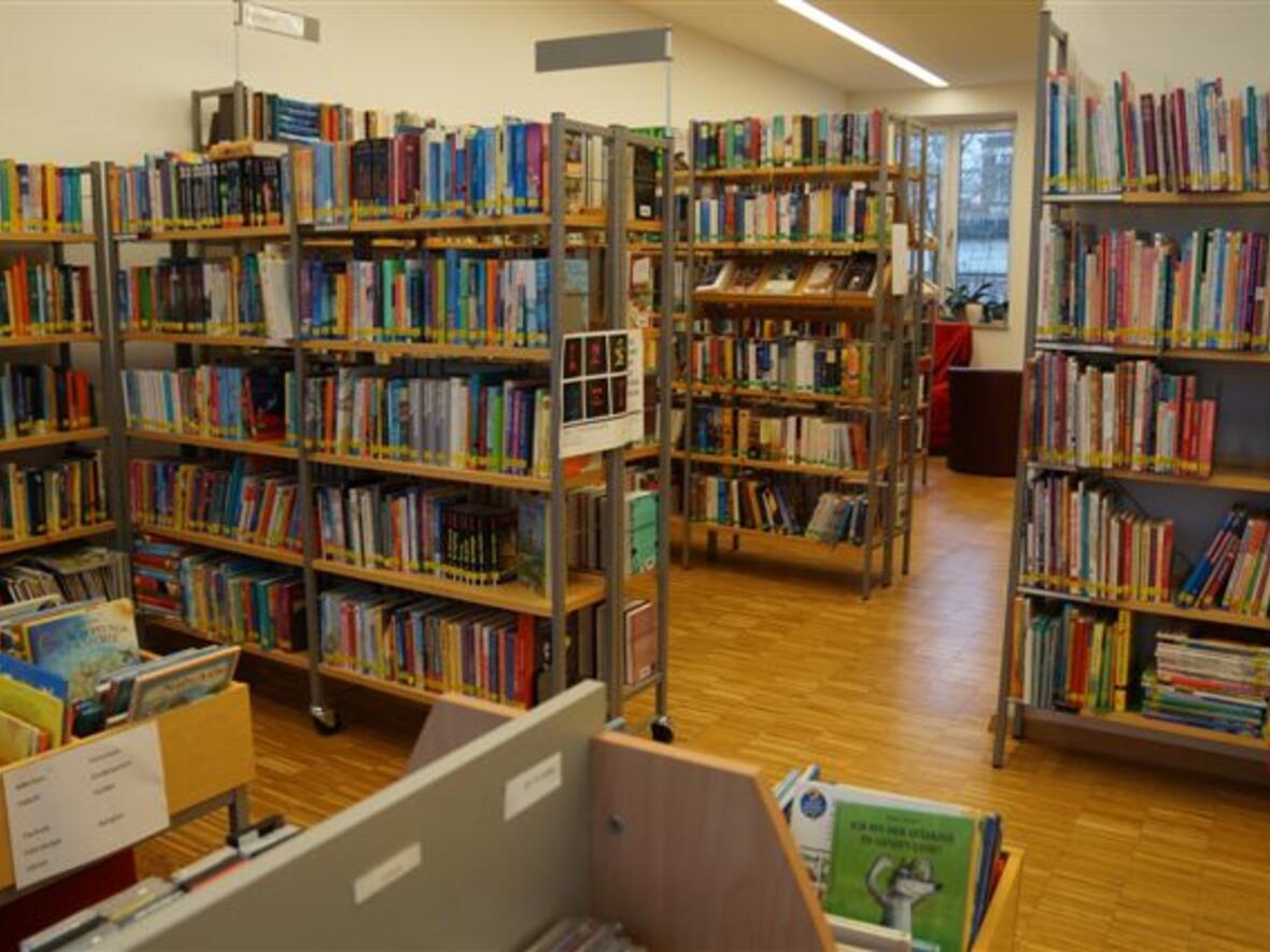 Blick in unsere Bücherei (Foto: Angelika Prem)