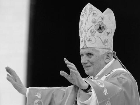 Papst em. Benedikt  XVI. (+) (Foto: Harald Oppitz, in: pfarrbriefservice.de)