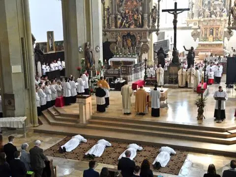 diakonenweihe-in-st-ulrich-und-afra-foto-nicolas-schnall-pba